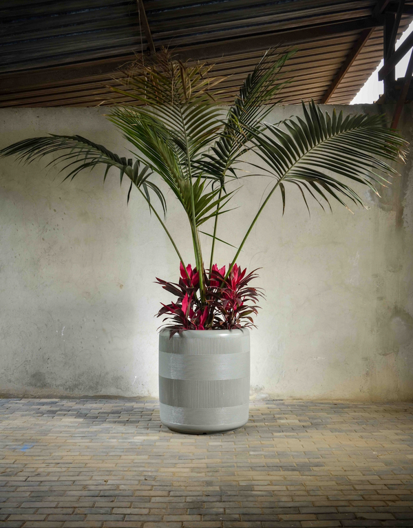 Cross hatch Planter – Rocks and pots
